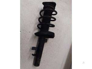 Begagnade Stötdämparstång, vänster fram Ford Focus 3 Wagon 2.0 TDCi 16V 140 Pris € 70,00 Marginaltabell erbjuds av Autodemontage van de Laar