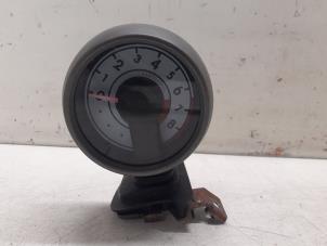 Używane Obrotomierz Peugeot 107 1.0 12V Cena € 50,00 Procedura marży oferowane przez Autodemontage van de Laar
