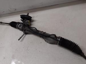 Begagnade Servostyrningsbox Citroen Berlingo 1.6 BlueHDI 75 Pris € 125,00 Marginaltabell erbjuds av Autodemontage van de Laar