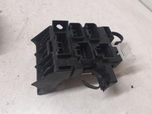 Używane Skrzynka bezpieczników Toyota Avensis Cena € 25,00 Procedura marży oferowane przez Autodemontage van de Laar