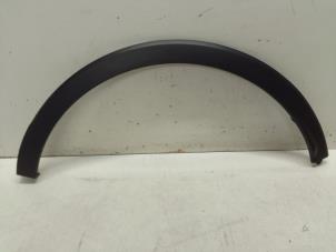 Gebruikte Spatbordverbreder Renault Captur (2R) 0.9 Energy TCE 12V Prijs € 35,00 Margeregeling aangeboden door Autodemontage van de Laar