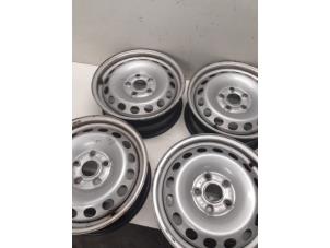 Begagnade Hjuluppsättning Volkswagen Caddy III (2KA,2KH,2CA,2CH) 1.6 TDI 16V Pris € 100,00 Marginaltabell erbjuds av Autodemontage van de Laar