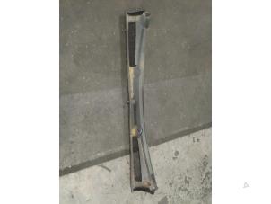 Gebruikte Paravent Renault Trafic (1FL/2FL/3FL/4FL) 1.6 dCi 95 Prijs € 60,50 Inclusief btw aangeboden door Autodemontage van de Laar