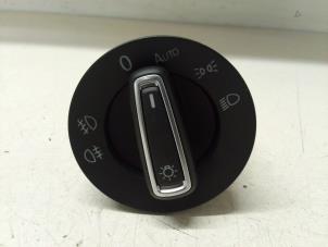 Begagnade Ljusbrytare Volkswagen T-Roc I 1.5 TSI Evo BMT 16V Pris € 25,00 Marginaltabell erbjuds av Autodemontage van de Laar