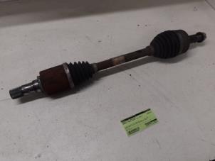 Gebruikte Aandrijfas links-voor Renault Grand Scénic III (JZ) 1.6 dCi Prijs € 65,00 Margeregeling aangeboden door Autodemontage van de Laar