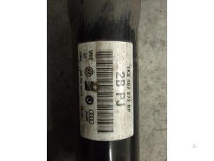 Używane Os napedowa prawy przód Volkswagen Caddy III (2KA,2KH,2CA,2CH) 2.0 Ecofuel Cena € 100,00 Procedura marży oferowane przez Autodemontage van de Laar