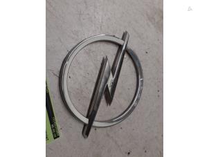 Begagnade Emblem Opel Mokka Pris på förfrågan erbjuds av Autodemontage van de Laar