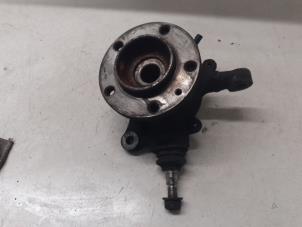 Gebruikte Fusee links-voor Opel Movano 2.3 CDTi 16V FWD Prijs op aanvraag aangeboden door Autodemontage van de Laar