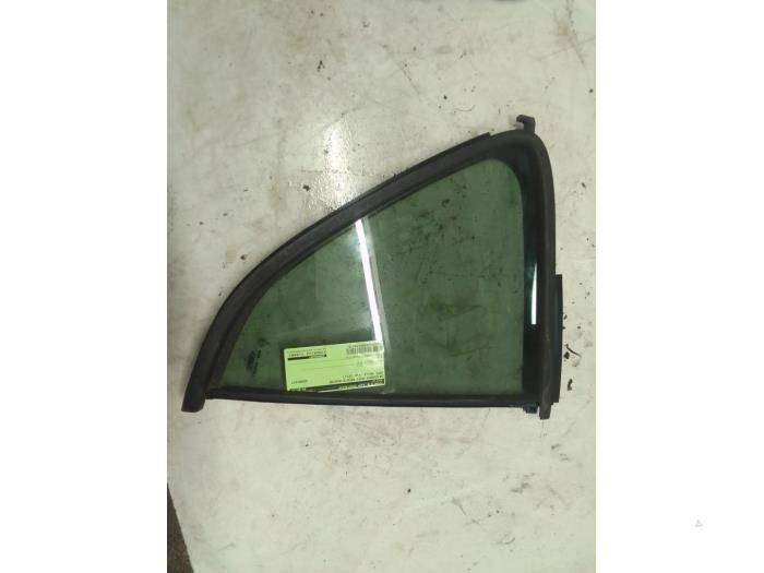 Sidofönster, vänster höger bak från en Opel Agila (B) 1.2 16V 2011