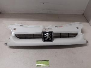 Begagnade Grill Peugeot Partner Pris på förfrågan erbjuds av Autodemontage van de Laar