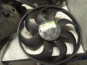 Używane Silnik wentylatora Renault Clio IV (5R) 0.9 Energy TCE 90 12V Cena € 50,00 Procedura marży oferowane przez Autodemontage van de Laar