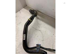 Używane Rurka do napelniania zbiornika paliwa Opel Astra K Sports Tourer 1.4 Turbo 16V Cena na żądanie oferowane przez Autodemontage van de Laar