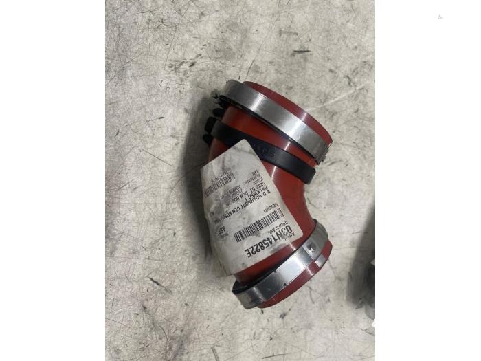 Laddluftkylarslang från en Volkswagen Crafter 2022