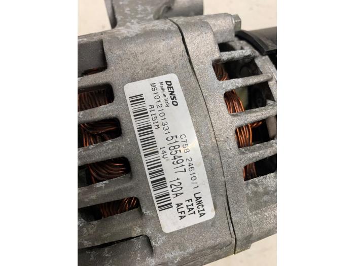 Dynamo från en Abarth 500/595/695 1.4 T-Jet 16V 2011