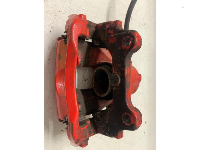 Främre bromsok, vänster från en Abarth 500/595/695 1.4 T-Jet 16V 2011