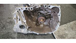 Begagnade Växellåda Renault Clio III (BR/CR) 1.2 16V TCe 100 Pris € 300,00 Marginaltabell erbjuds av Autodemontage van de Laar