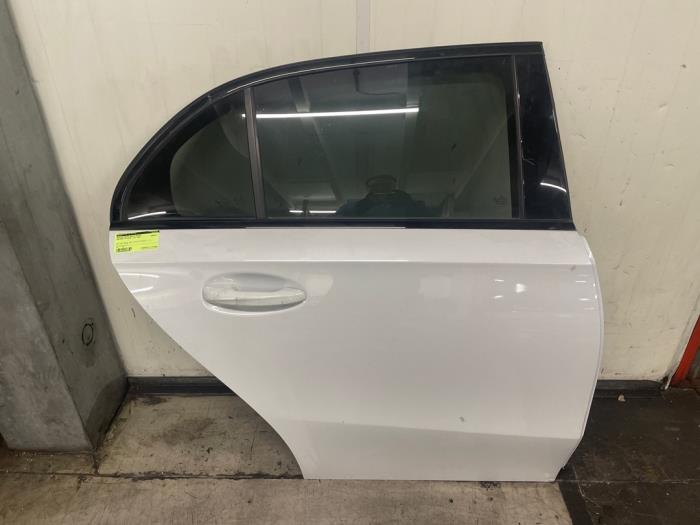 Bakdörr, 4-dörrars, höger från en Mercedes-Benz A (177.0) 2.0 A-220 Turbo 16V 2020