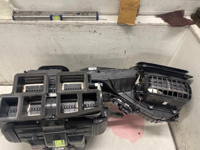 Värmarhus från en Mercedes-Benz A (177.0) 2.0 A-220 Turbo 16V 2020