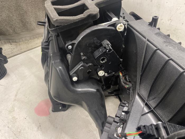 Värmarhus från en Mercedes-Benz A (177.0) 2.0 A-220 Turbo 16V 2020