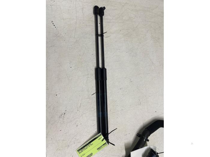 Set med gasfjädrar, baklucka från en Mercedes-Benz A (177.0) 2.0 A-220 Turbo 16V 2020