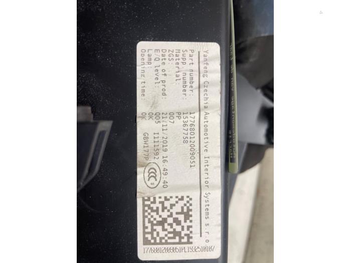 Handskfack från en Mercedes-Benz A (177.0) 2.0 A-220 Turbo 16V 2020