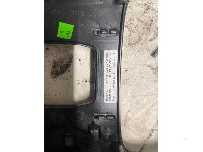 Mittkonsol från en Mercedes-Benz A (177.0) 2.0 A-220 Turbo 16V 2020