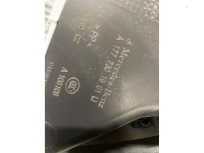 List, bakdörr, 4-dörrars, vänster från en Mercedes-Benz A (177.0) 2.0 A-220 Turbo 16V 2020