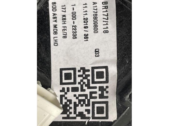 Luftmunstycke, instrumentbräda från en Mercedes-Benz A (177.0) 2.0 A-220 Turbo 16V 2020