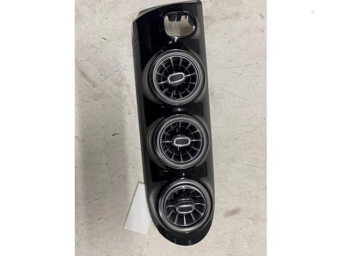 Luftmunstycke, instrumentbräda från en Mercedes-Benz A (177.0) 2.0 A-220 Turbo 16V 2020