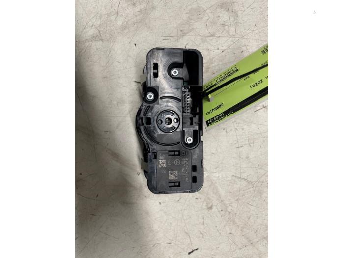 Ljusbrytare från en Mercedes-Benz A (177.0) 2.0 A-220 Turbo 16V 2020