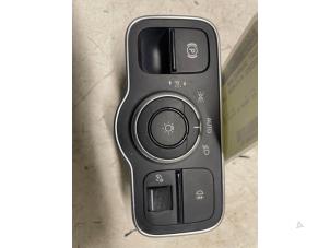 Gebruikte Schakelaar Licht Mercedes A (177.0) 2.0 A-220 Turbo 16V Prijs € 35,00 Margeregeling aangeboden door Autodemontage van de Laar