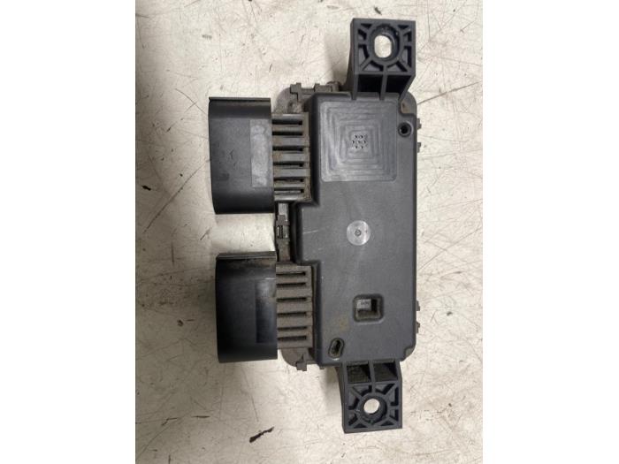 ADM-bränslemodul från en Mercedes-Benz A (177.0) 2.0 A-220 Turbo 16V 2020