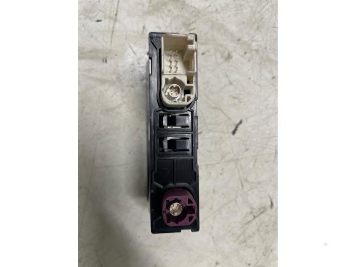 Multimediaanslutning från en Mercedes-Benz A (177.0) 2.0 A-220 Turbo 16V 2020