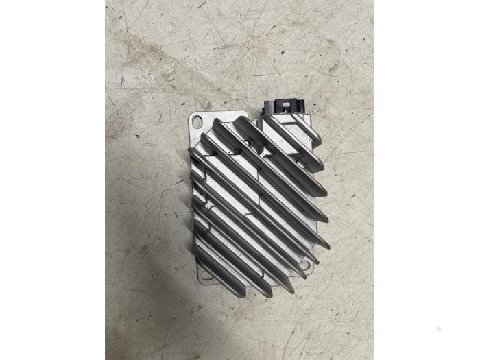 Radioförstärkare från en Mercedes-Benz A (177.0) 2.0 A-220 Turbo 16V 2020