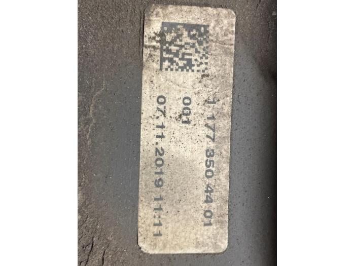 Undre gaffelben, höger bak från en Mercedes-Benz A (177.0) 2.0 A-220 Turbo 16V 2020