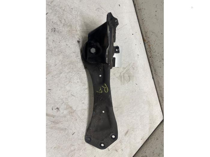 Undre gaffelben, höger bak från en Mercedes-Benz A (177.0) 2.0 A-220 Turbo 16V 2020