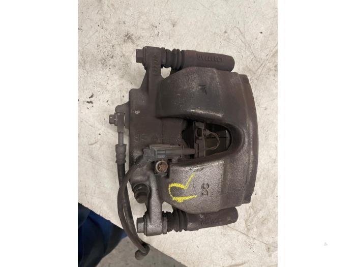 Främre bromsok, höger från en Mercedes-Benz A (177.0) 2.0 A-220 Turbo 16V 2020