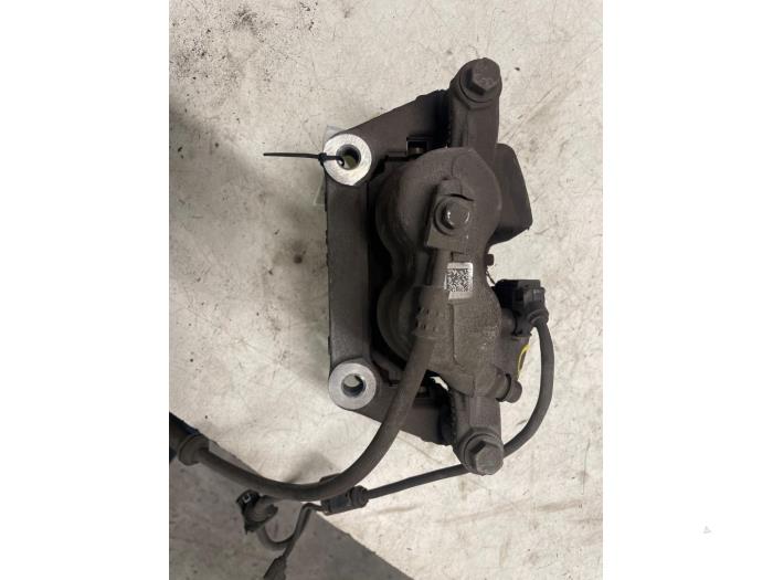 Främre bromsok, höger från en Mercedes-Benz A (177.0) 2.0 A-220 Turbo 16V 2020