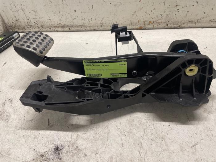 Set med pedaler från en Mercedes-Benz A (177.0) 2.0 A-220 Turbo 16V 2020