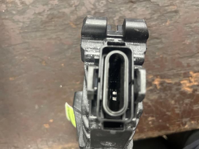 Gaspedal från en Mercedes-Benz A (177.0) 2.0 A-220 Turbo 16V 2020