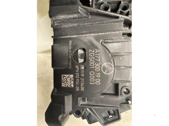 Gaspedal från en Mercedes-Benz A (177.0) 2.0 A-220 Turbo 16V 2020
