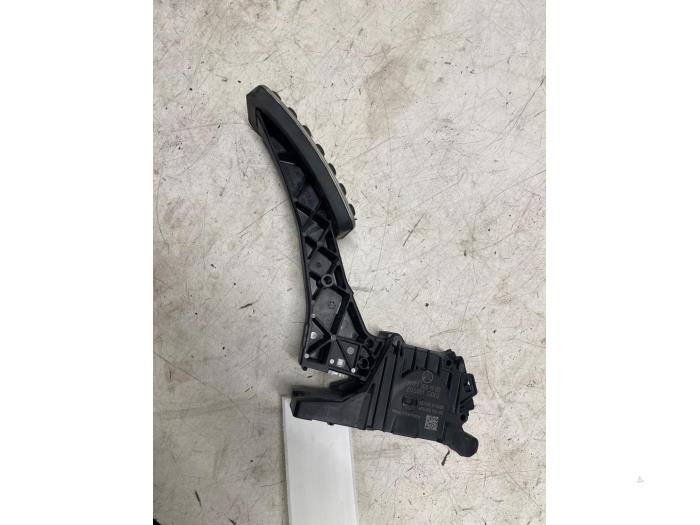 Gaspedal från en Mercedes-Benz A (177.0) 2.0 A-220 Turbo 16V 2020