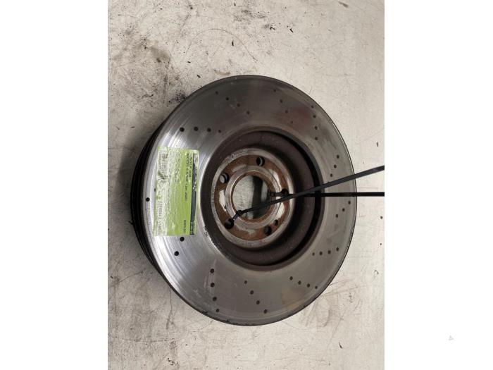 Främre bromsskiva från en Mercedes-Benz A (177.0) 2.0 A-220 Turbo 16V 2020