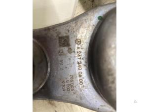 Begagnade Motorfäste Mercedes A (177.0) 2.0 A-220 Turbo 16V Pris € 30,00 Marginaltabell erbjuds av Autodemontage van de Laar