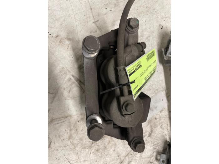 Främre bromsok, vänster från en Mercedes-Benz A (177.0) 2.0 A-220 Turbo 16V 2020