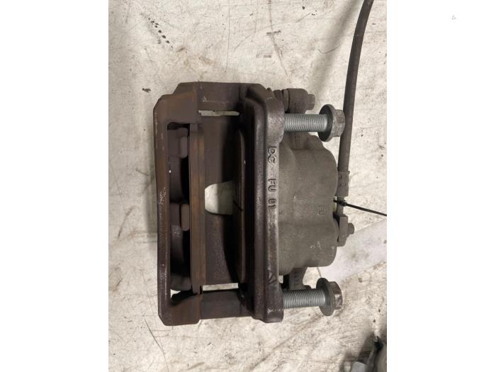 Främre bromsok, vänster från en Mercedes-Benz A (177.0) 2.0 A-220 Turbo 16V 2020