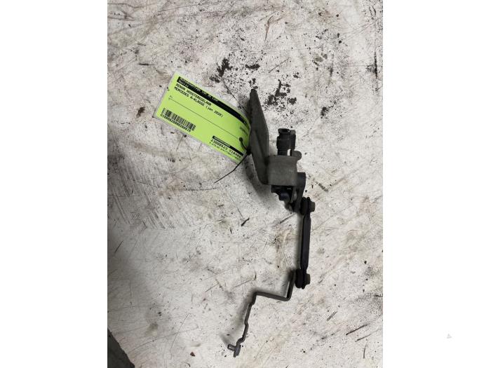 Xenon-höjdjustering från en Mercedes-Benz A (177.0) 2.0 A-220 Turbo 16V 2020