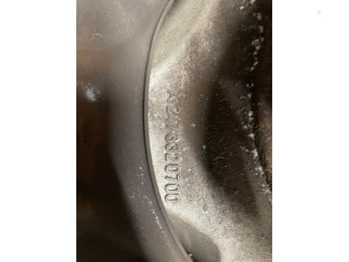 Spindel, vänster fram från en Mercedes-Benz A (177.0) 2.0 A-220 Turbo 16V 2020