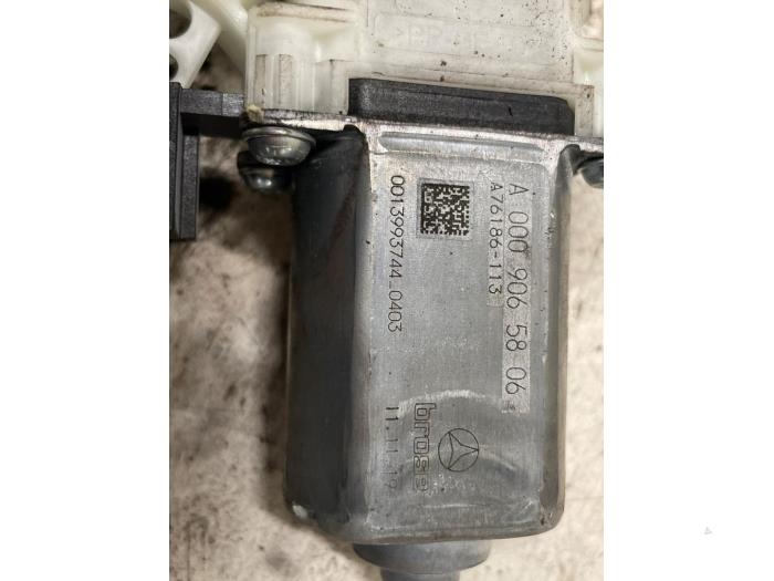 Motor, dörrfönster från en Mercedes-Benz A (177.0) 2.0 A-220 Turbo 16V 2020