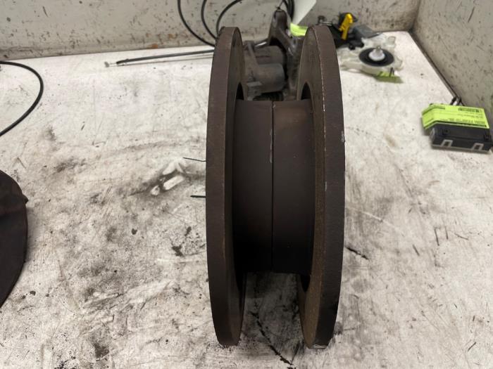 Bakre bromsskiva från en Mercedes-Benz A (177.0) 2.0 A-220 Turbo 16V 2020